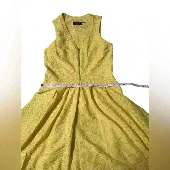 GUESS Women’s size 6 Sunny Yellow V-Neck Pleated A-Line Dress, gold zip front - Picture 9 of 13